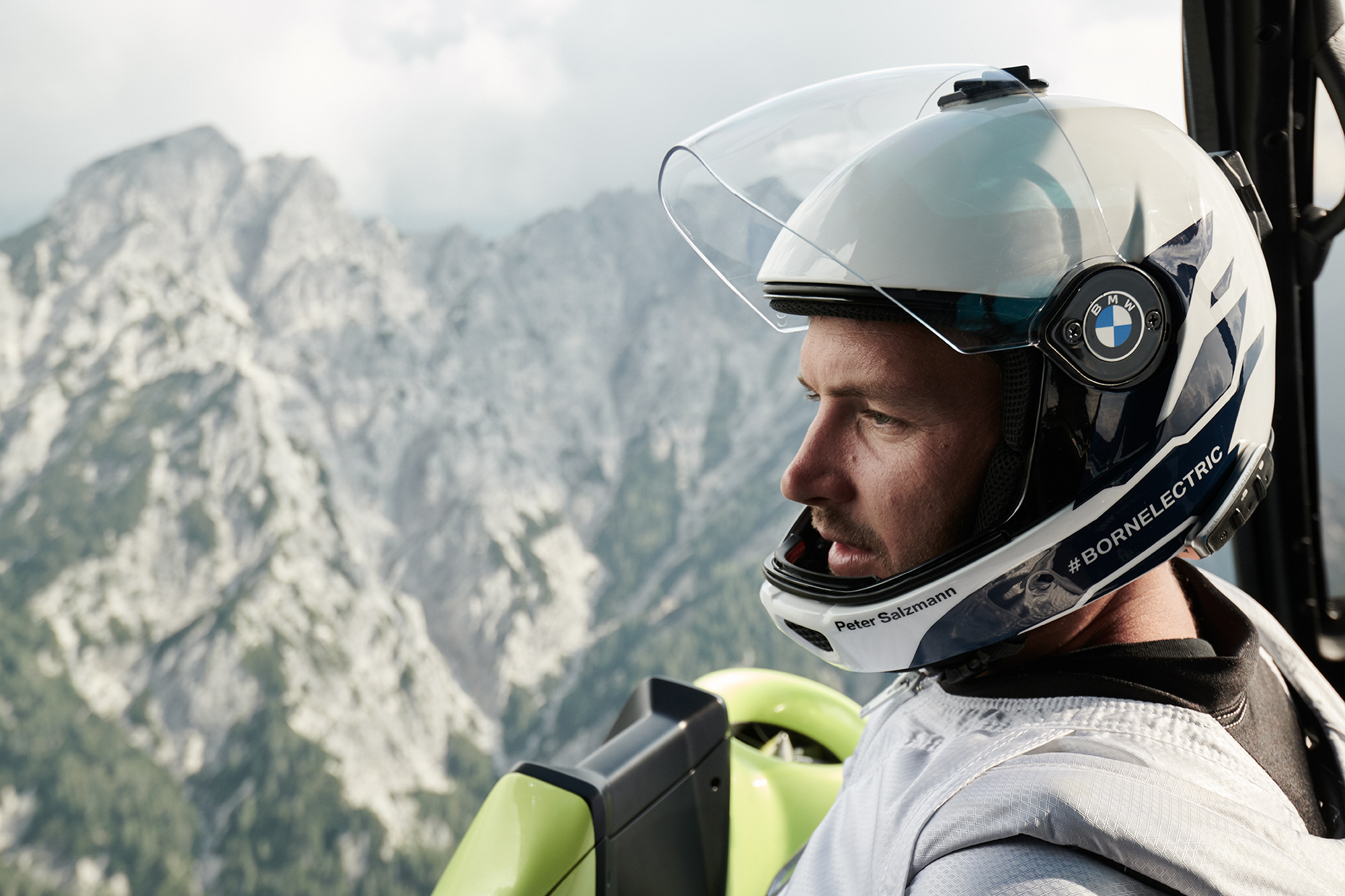 RD_200911_BMW_WINGSUIT_09883